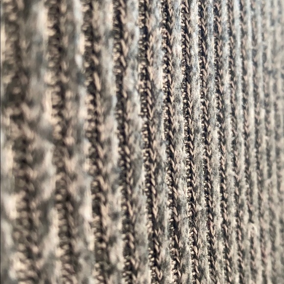 American eagle long sleeve! MAKE AN OFFER - Picture 2 of 4